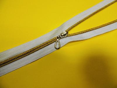 Снижение цены на молнии декоративные двухцветные. Снижение цены на молнии декоративные двухцветные.